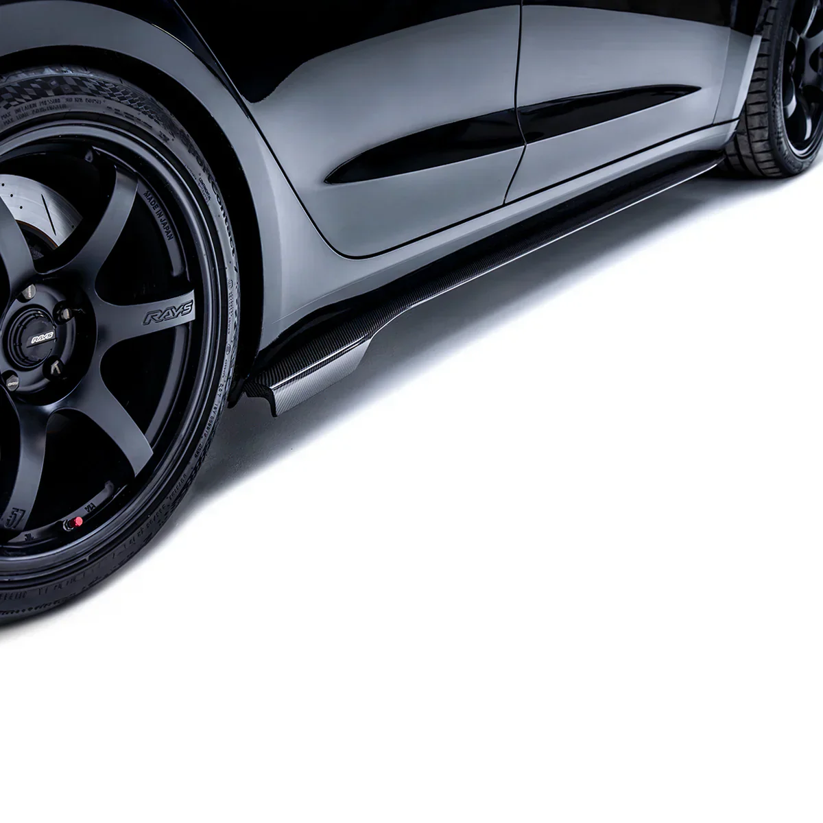 TESLA MODEL 3 CARBON FIBER SIDE SKIRTS V2 - Image 3